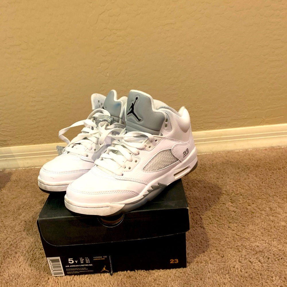 Boy’s/Women white Air Jordan
